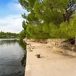 1 Bedroom Awesome In *