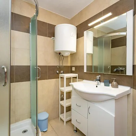 Apartment 1 Bedroom Awesome In *