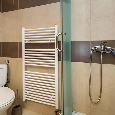 Apartment 1 Bedroom Awesome In *