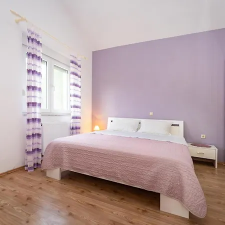 1 Bedroom Awesome In *