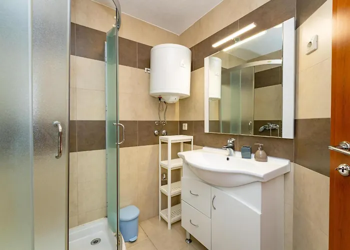 Апартаменты 1 Bedroom Awesome In *