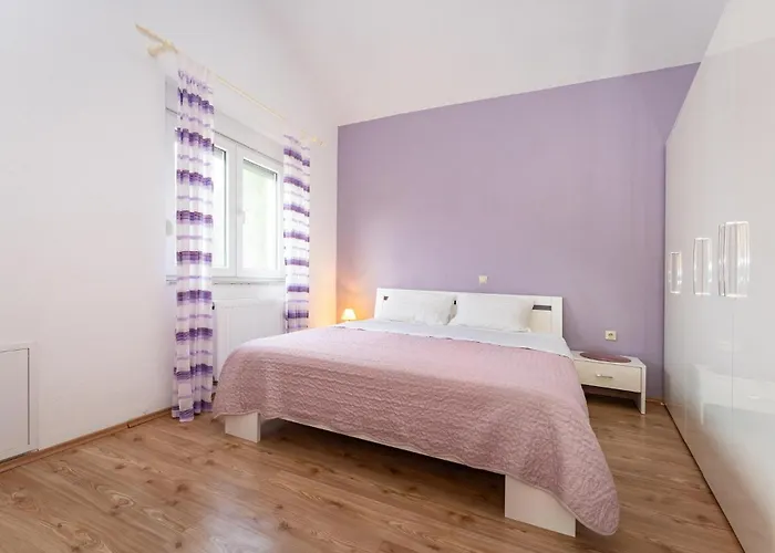 1 Bedroom Awesome In *